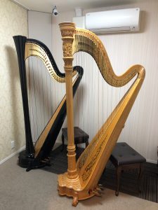 フルサイズのグランドハープ2台を備えたCスタジオ