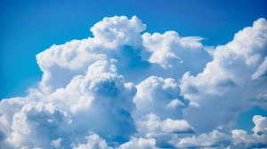 青空に浮かぶ入道雲
