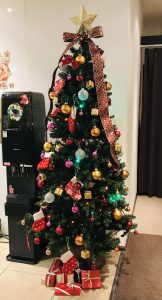 サロンに飾ったクリスマスツリー