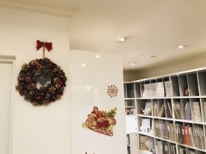 サロンに飾ったクリスマスリース