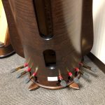 グランドハープの足元に並ぶ7つのペダル