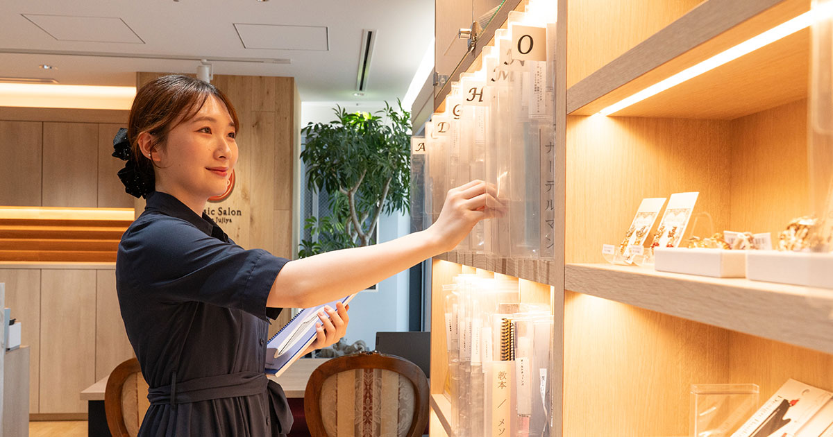 ミュージックサロン銀座十字屋の受付カウンター