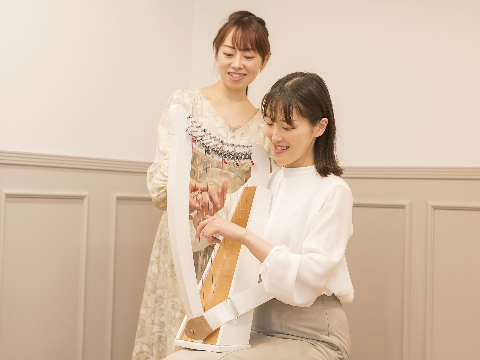 小型ハープ クリスハープの演奏イメージ